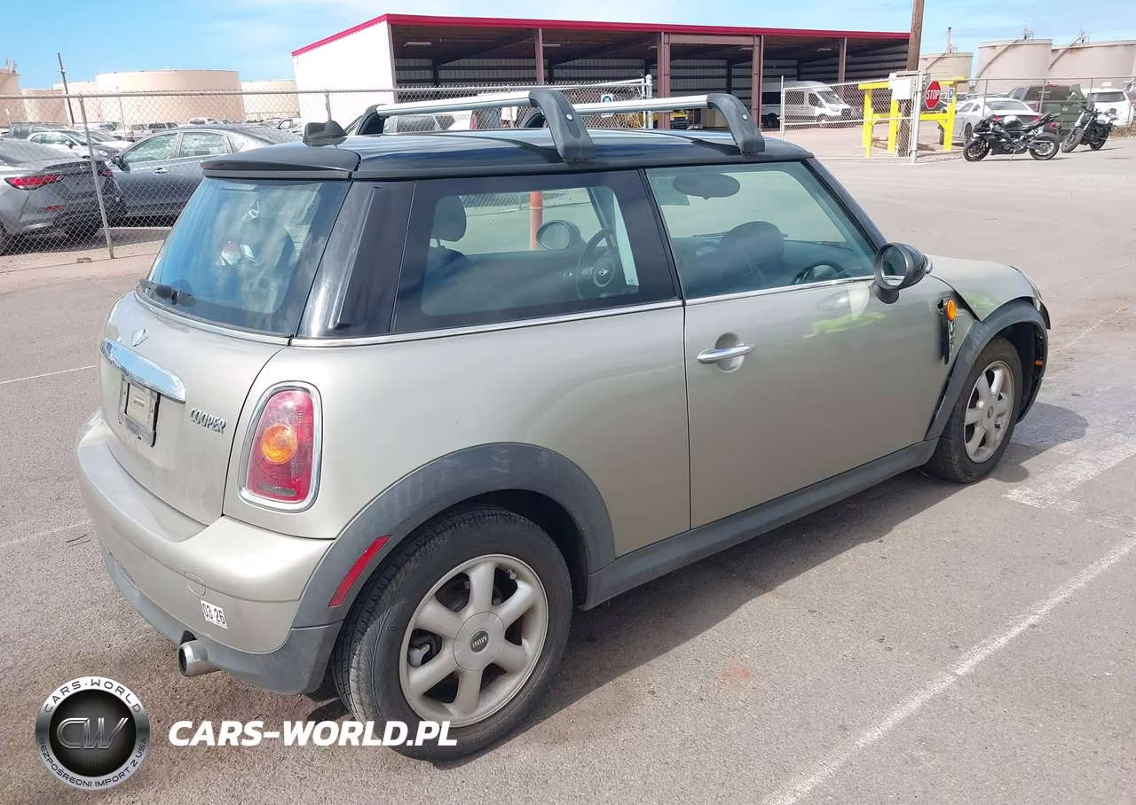 2010 Mini Cooper VIN:WMWMF3C50ATZ22256 - 4