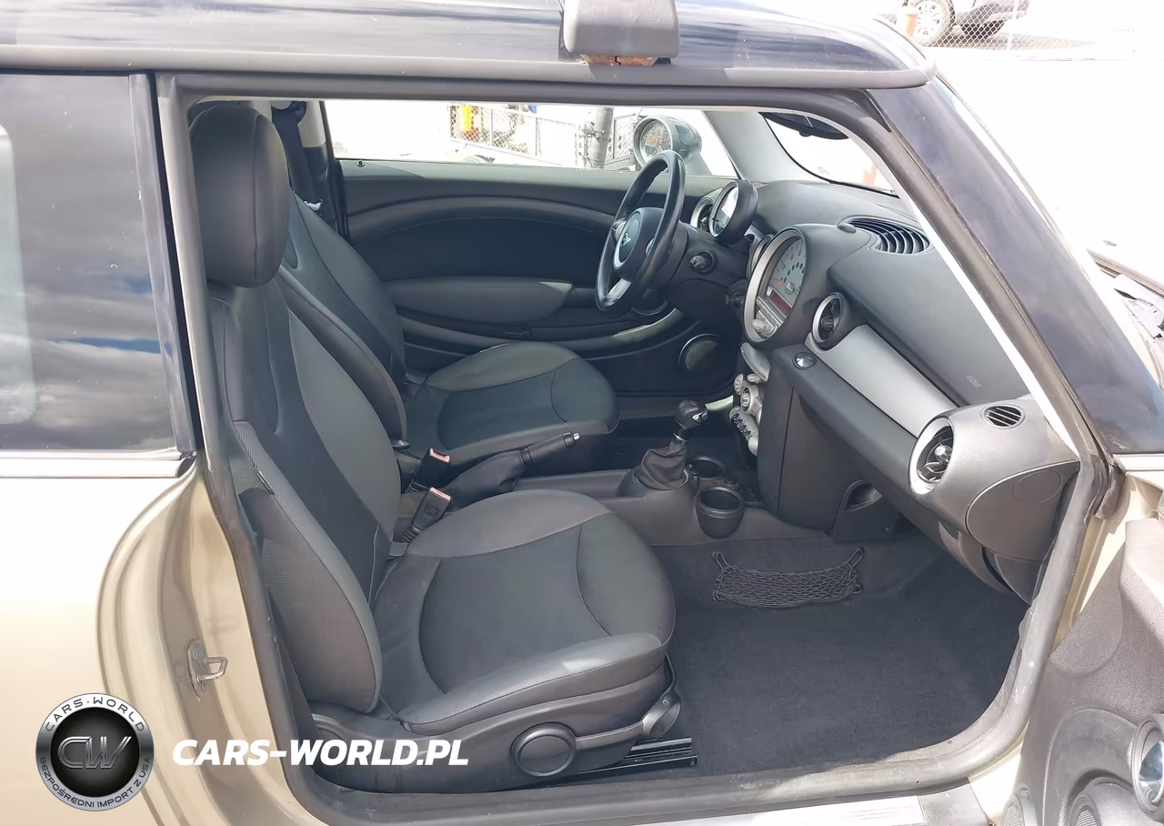 2010 Mini Cooper VIN:WMWMF3C50ATZ22256 - 5