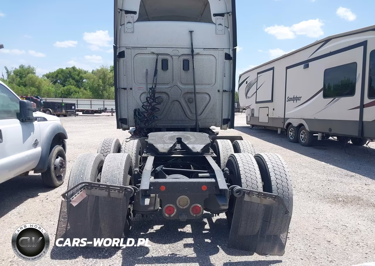 2017 Freightliner Cascadia 125 VIN:3AKJGLDV7HSJD8340 - 18