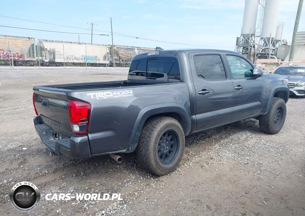 2018 Toyota Tacoma Trd Off Road VIN:3TMCZ5AN3JM186111 - 4