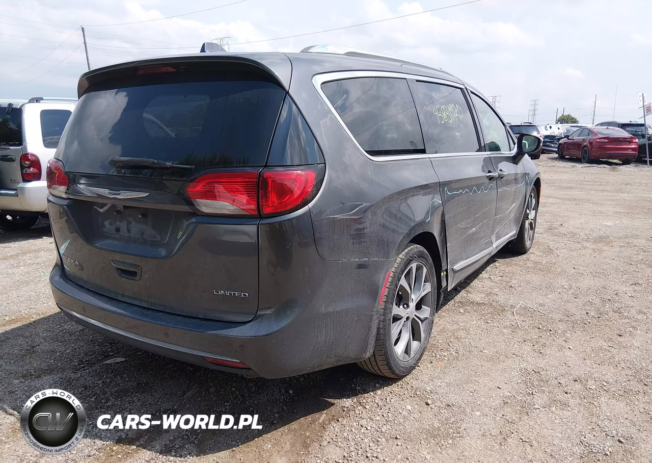 2018 Chrysler Pacifica Limited VIN:2C4RC1GG1JR186887 - 4