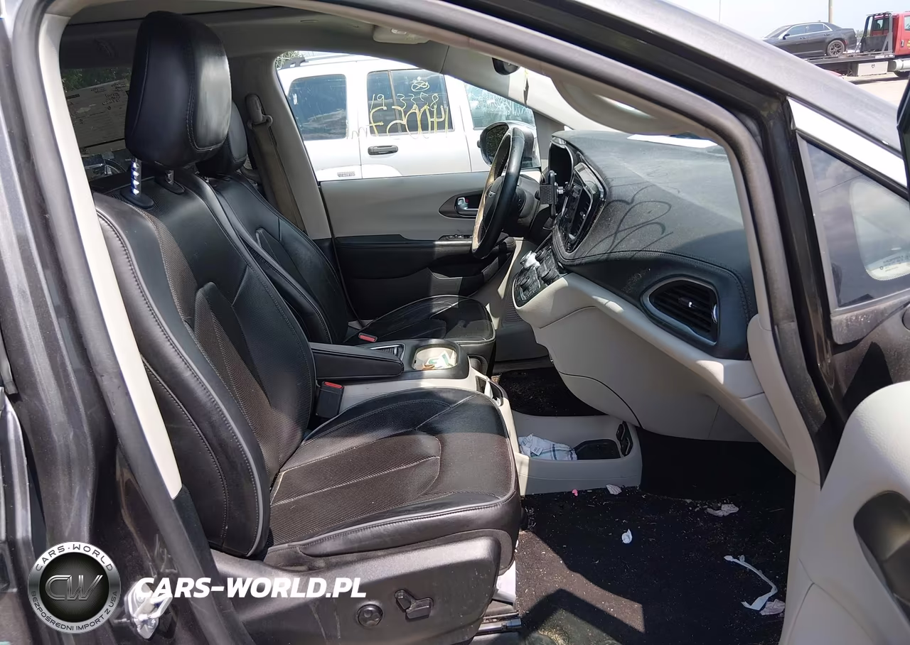 2018 Chrysler Pacifica Limited VIN:2C4RC1GG1JR186887 - 5