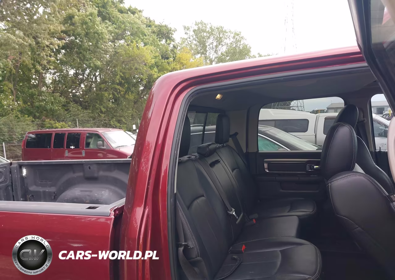 2018 Ram 3500 Laramie 4X4 8' Box VIN:3C63R3JL5JG310999 - 6