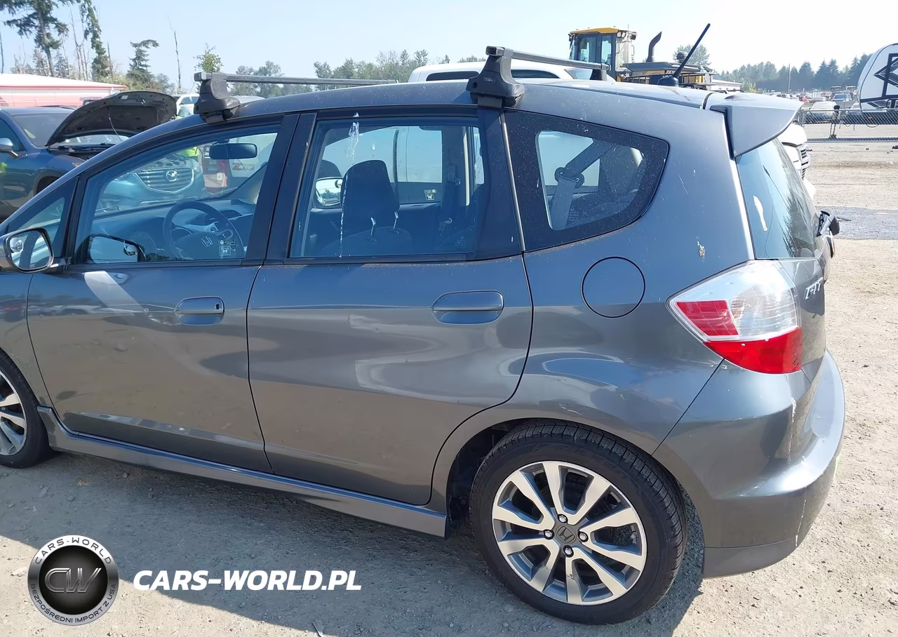 2013 Honda Fit Sport VIN:JHMGE8H58DC010017 - 14