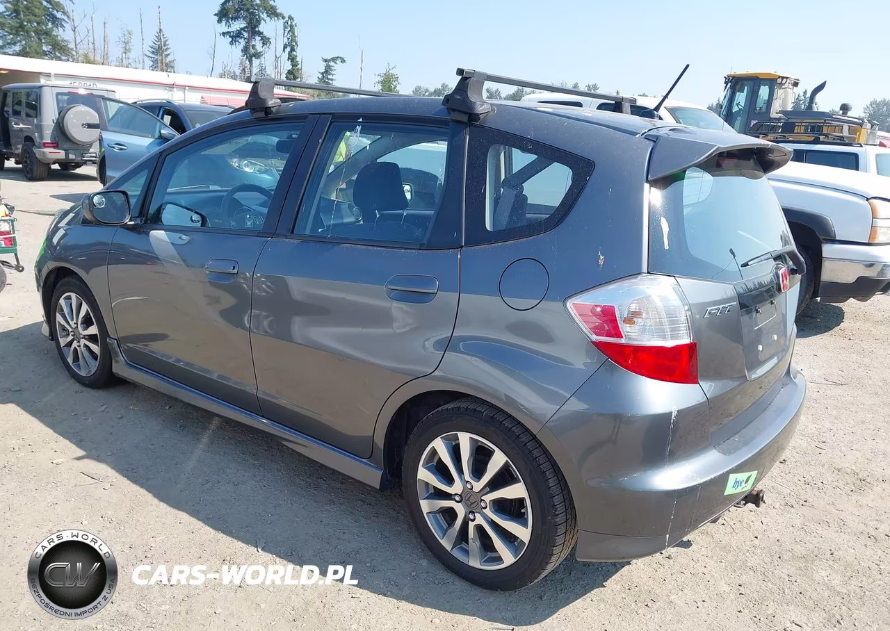 2013 Honda Fit Sport VIN:JHMGE8H58DC010017 - 3