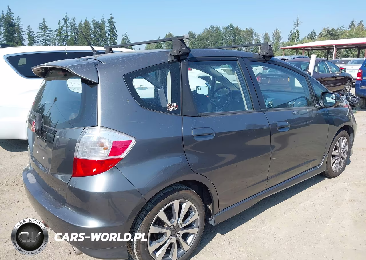 2013 Honda Fit Sport VIN:JHMGE8H58DC010017 - 4