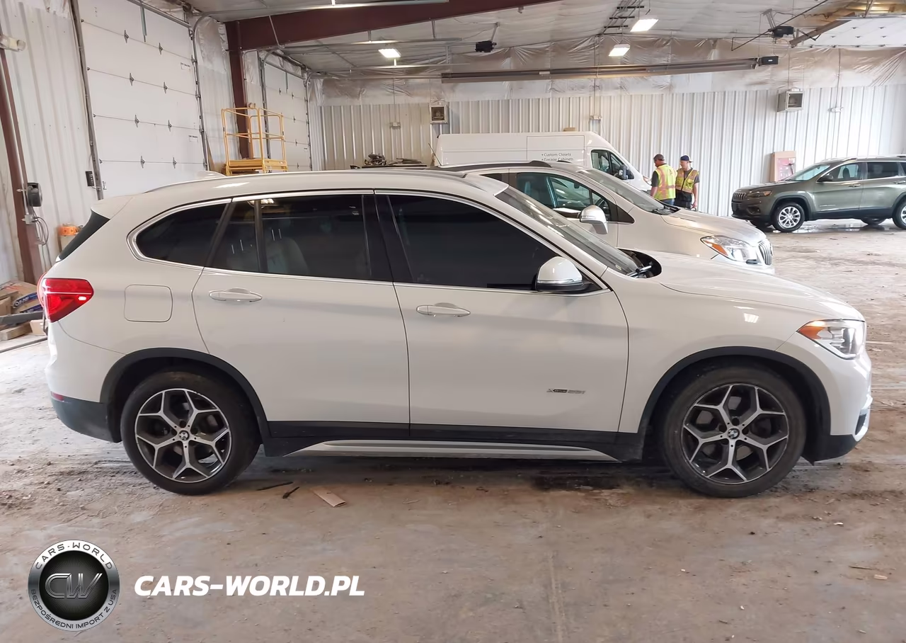 2018 BMW X1 xDrive28I VIN:WBXHT3C33J5K24694 - 13