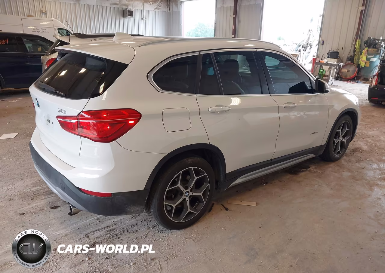 2018 BMW X1 xDrive28I VIN:WBXHT3C33J5K24694 - 4
