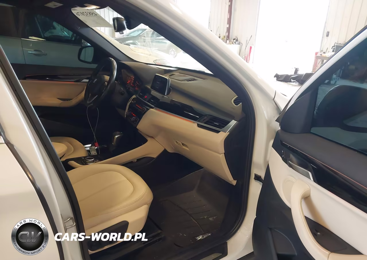 2018 BMW X1 xDrive28I VIN:WBXHT3C33J5K24694 - 5