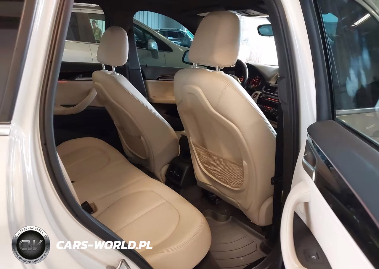 2018 BMW X1 xDrive28I VIN:WBXHT3C33J5K24694 - 8
