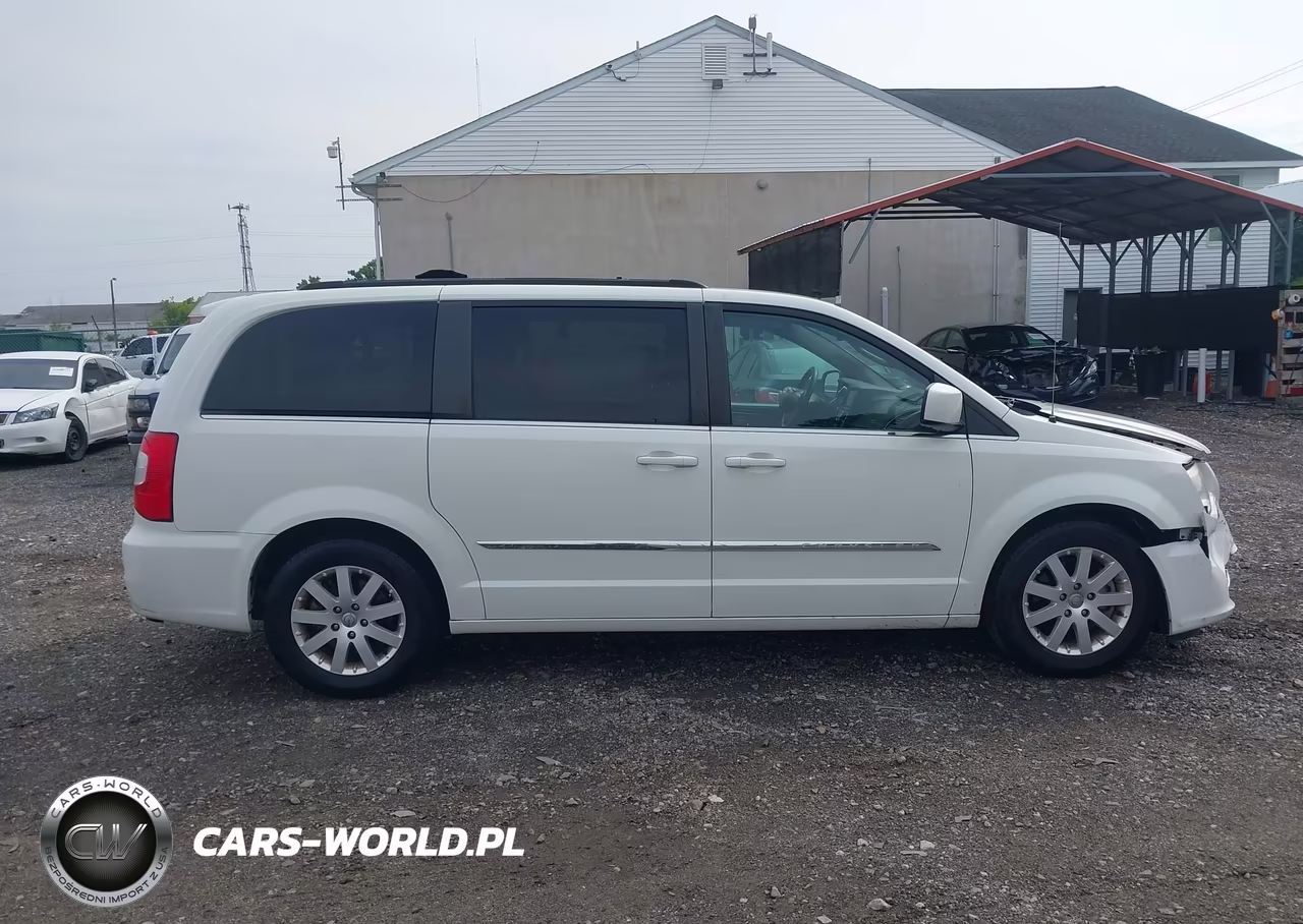 2013 Chrysler Town & Country Touring VIN:2C4RC1BG6DR557490 - 13
