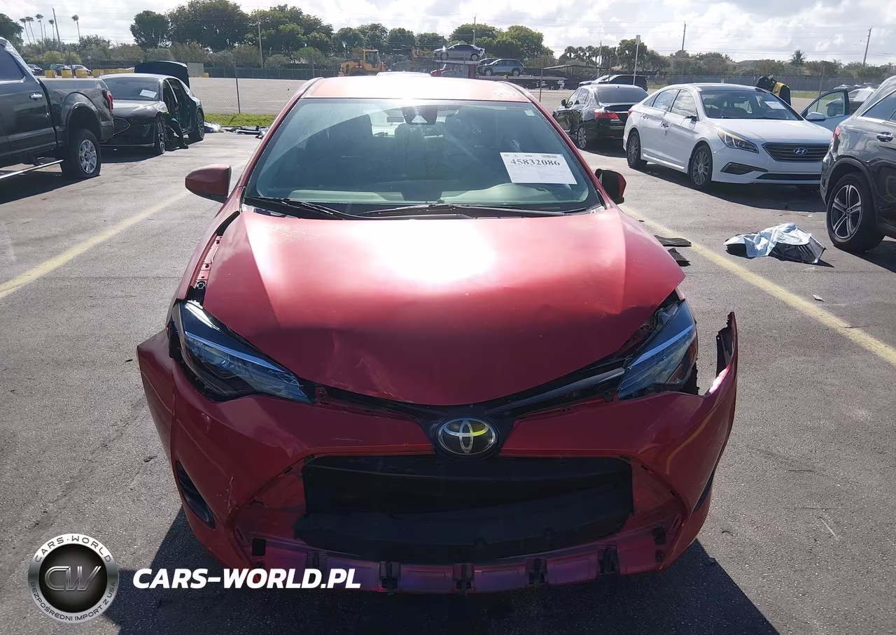 2018 Toyota Corolla Le VIN:5YFBURHE6JP812461 - 13