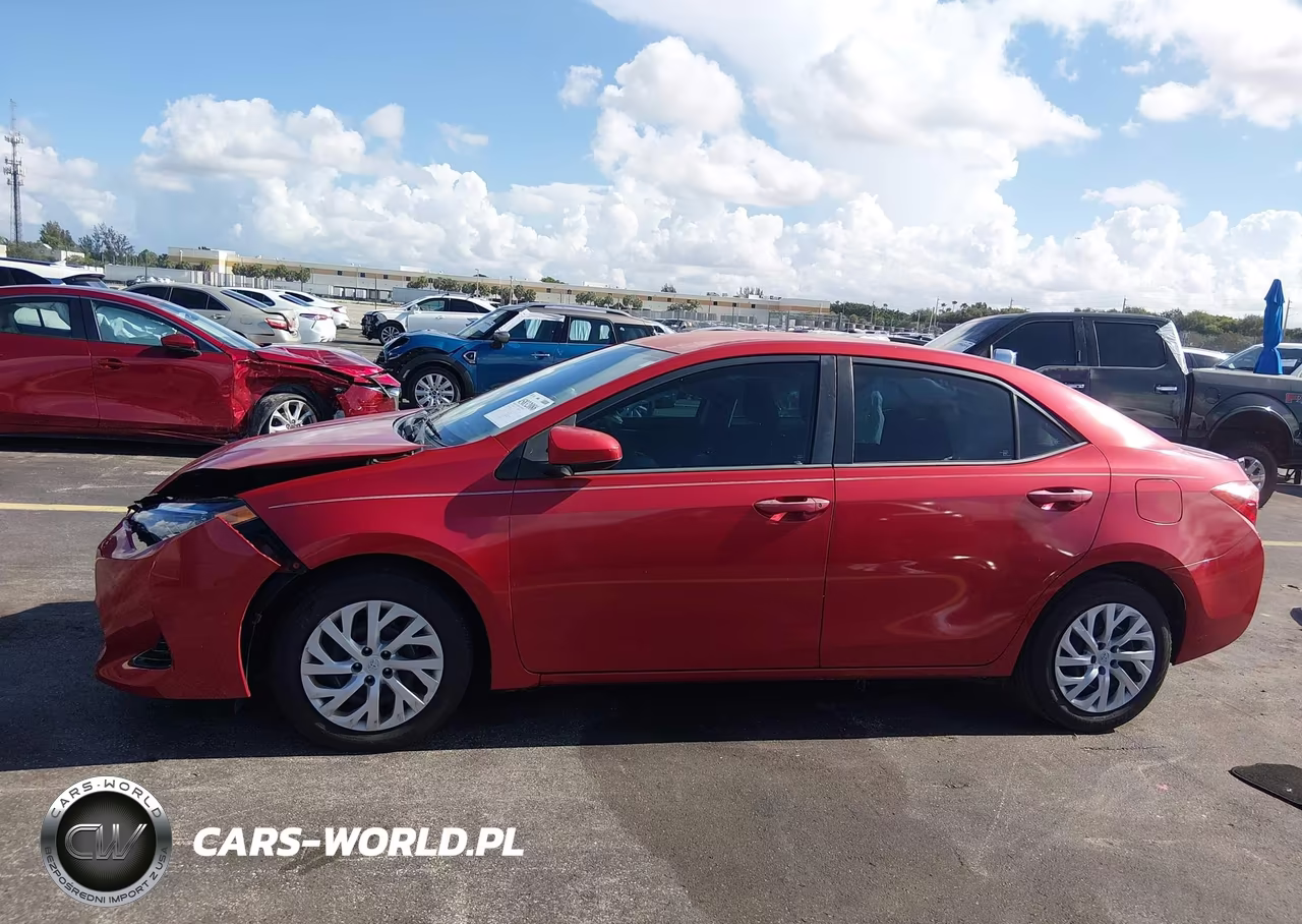 2018 Toyota Corolla Le VIN:5YFBURHE6JP812461 - 15