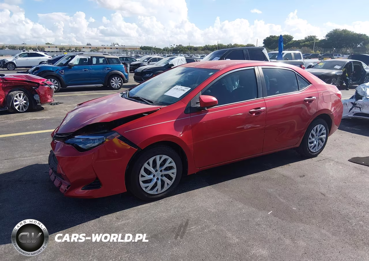 2018 Toyota Corolla Le VIN:5YFBURHE6JP812461 - 2