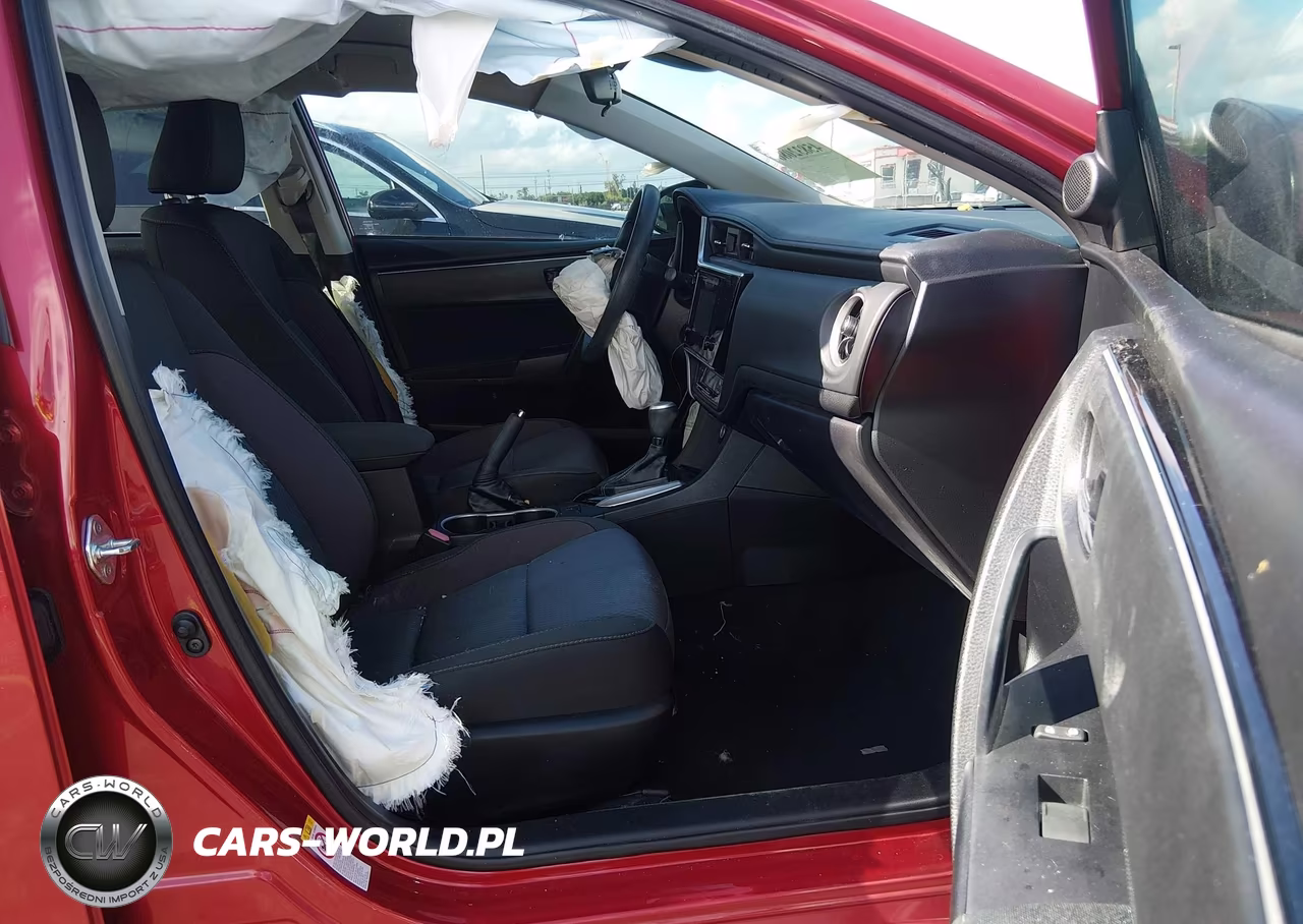 2018 Toyota Corolla Le VIN:5YFBURHE6JP812461 - 5