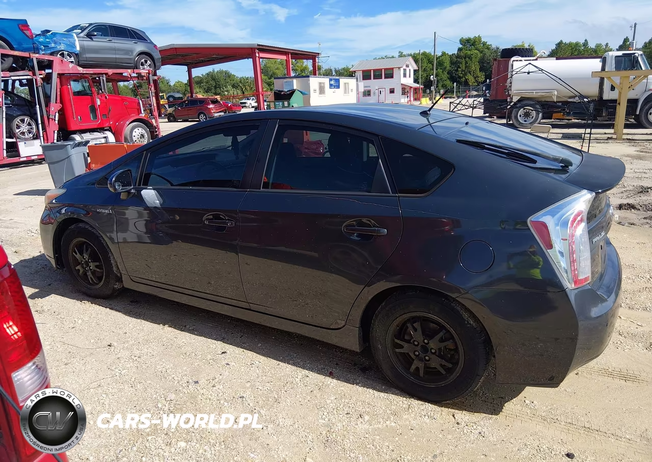 2015 Toyota Prius Two VIN:JTDKN3DU4F0463082 - 14