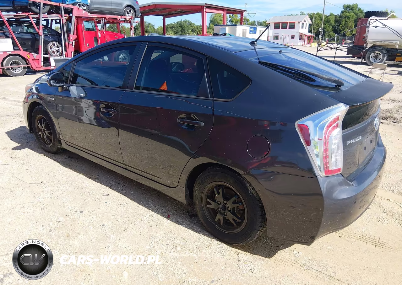 2015 Toyota Prius Two VIN:JTDKN3DU4F0463082 - 3