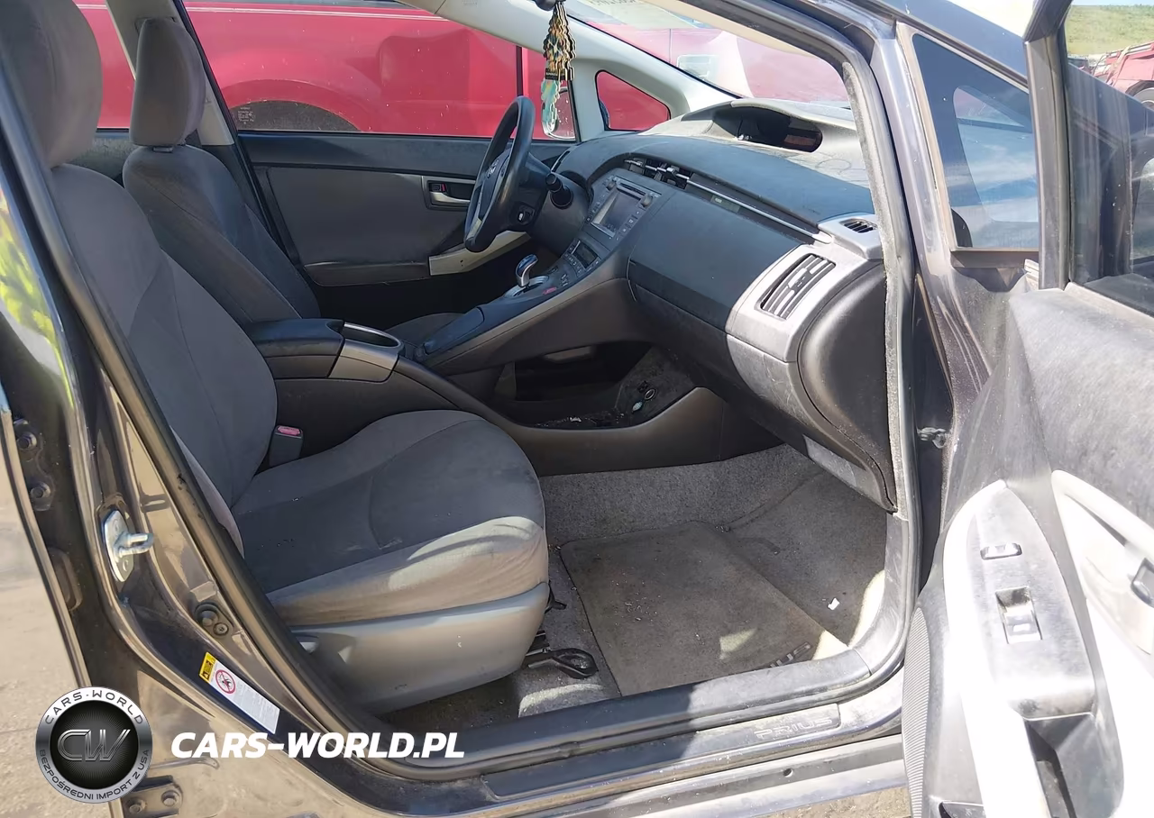 2015 Toyota Prius Two VIN:JTDKN3DU4F0463082 - 5