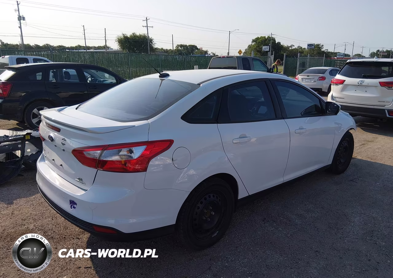 2013 Ford Focus Se VIN:1FADP3F20DL321506 - 4