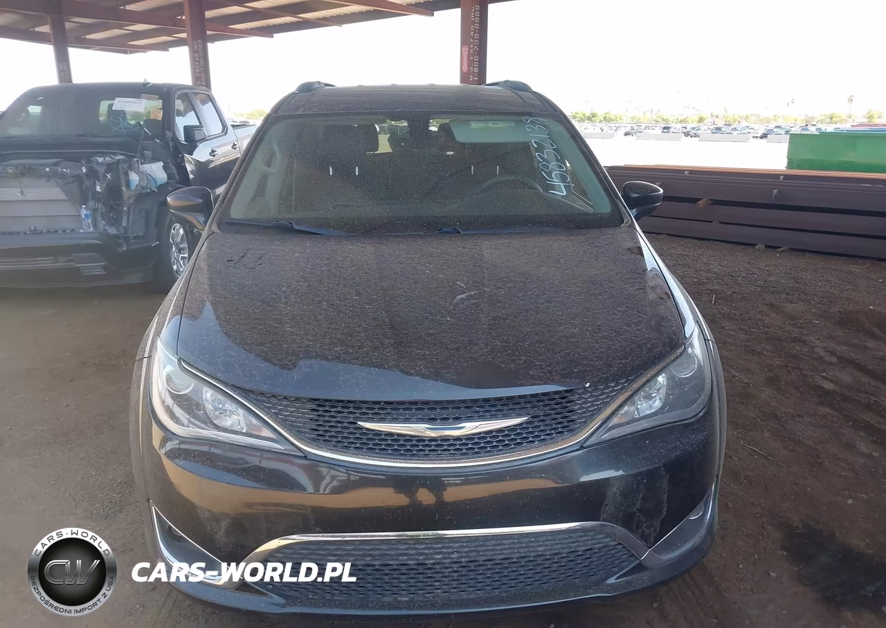 2017 Chrysler Pacifica Touring-L Plus VIN:2C4RC1EG7HR643926 - 12