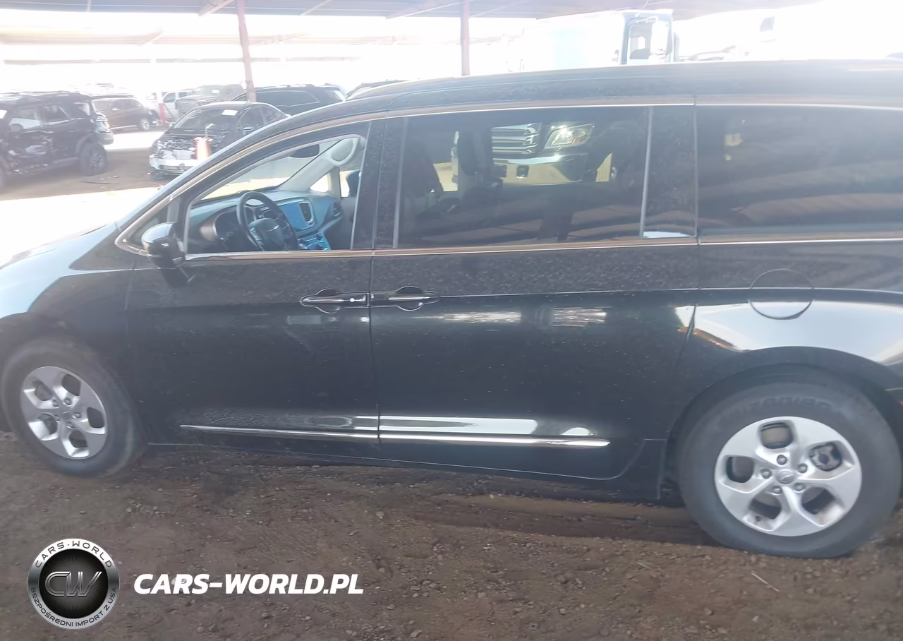 2017 Chrysler Pacifica Touring-L Plus VIN:2C4RC1EG7HR643926 - 14