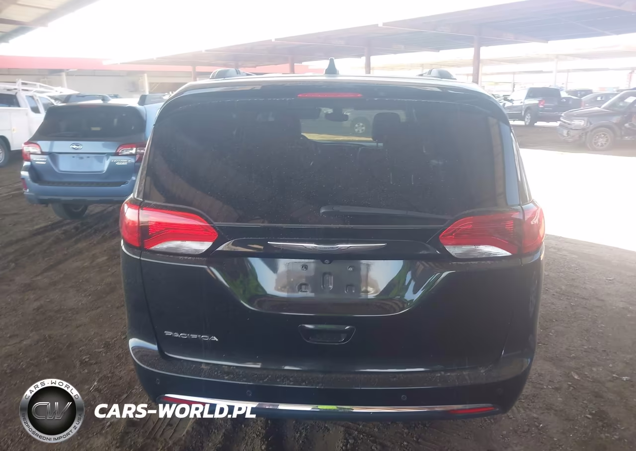2017 Chrysler Pacifica Touring-L Plus VIN:2C4RC1EG7HR643926 - 16