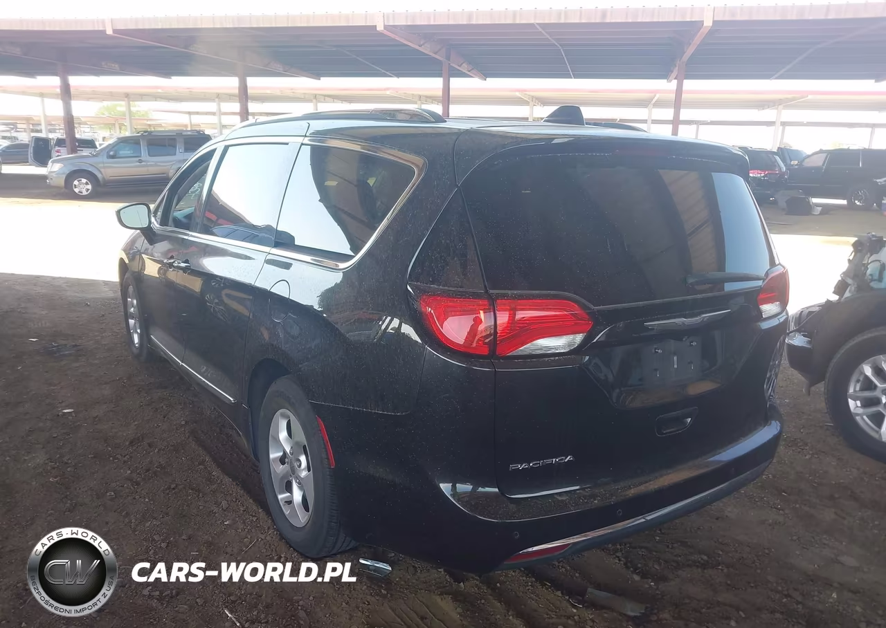 2017 Chrysler Pacifica Touring-L Plus VIN:2C4RC1EG7HR643926 - 3