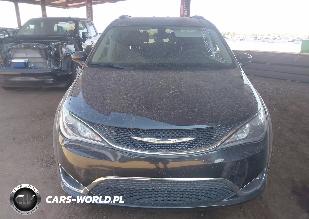 2017 Chrysler Pacifica Touring-L Plus VIN:2C4RC1EG7HR643926 - 6