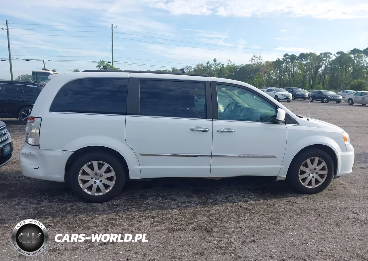 2016 Chrysler Town & Country Touring VIN:2C4RC1BG5GR128717 - 13