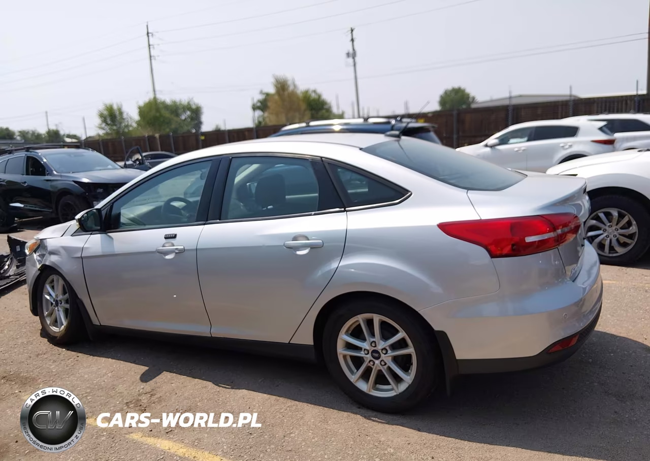 2016 Ford Focus Se VIN:1FADP3F22GL267422 - 14