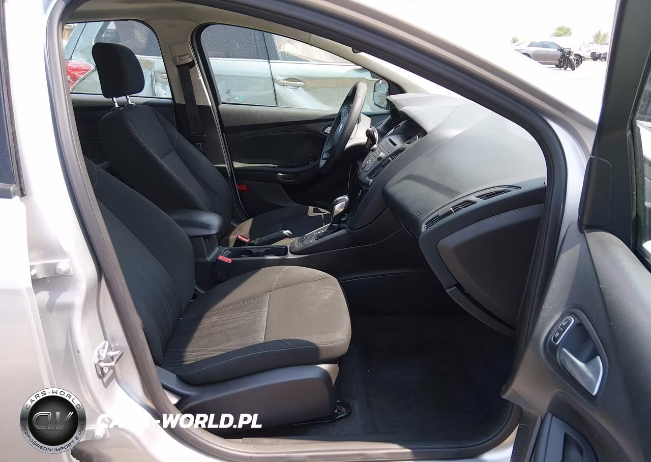 2016 Ford Focus Se VIN:1FADP3F22GL267422 - 5