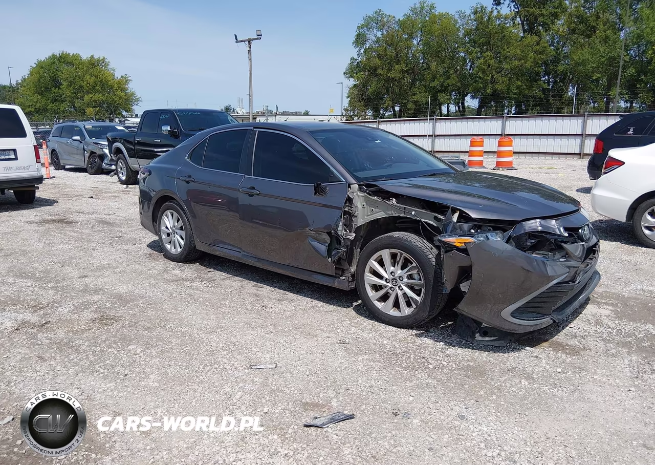 2023 Toyota Camry Le – zdjęcie 1 z 17