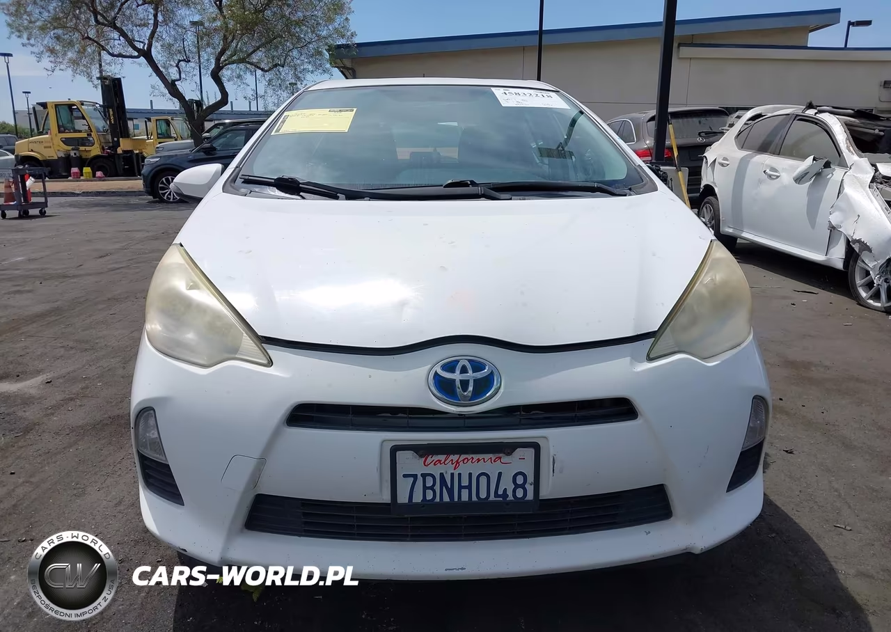 2013 Toyota Prius C One VIN:JTDKDTB30D1546125 - 13