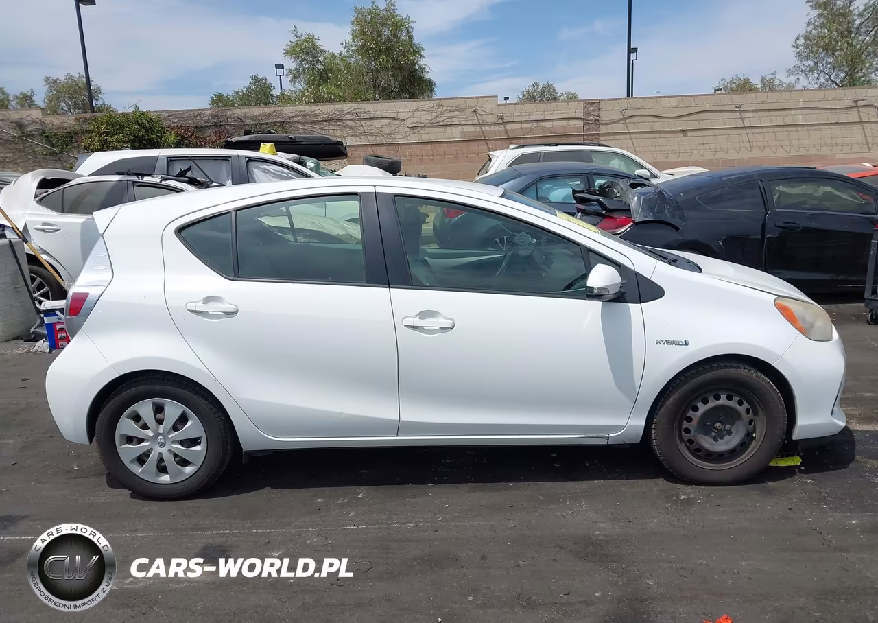 2013 Toyota Prius C One VIN:JTDKDTB30D1546125 - 14