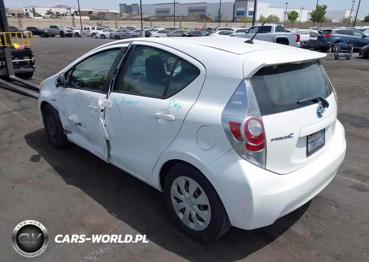 2013 Toyota Prius C One VIN:JTDKDTB30D1546125 - 3