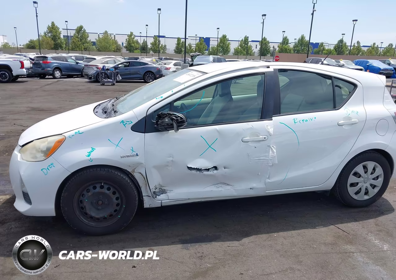 2013 Toyota Prius C One VIN:JTDKDTB30D1546125 - 6