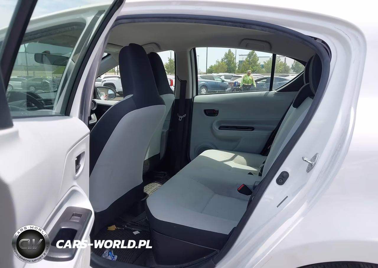 2013 Toyota Prius C One VIN:JTDKDTB30D1546125 - 8