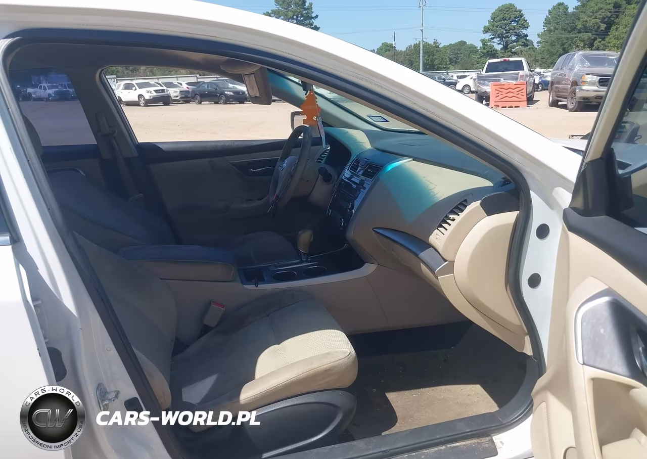 2015 Nissan Altima 2.5 S VIN:1N4AL3AP9FN329404 - 5