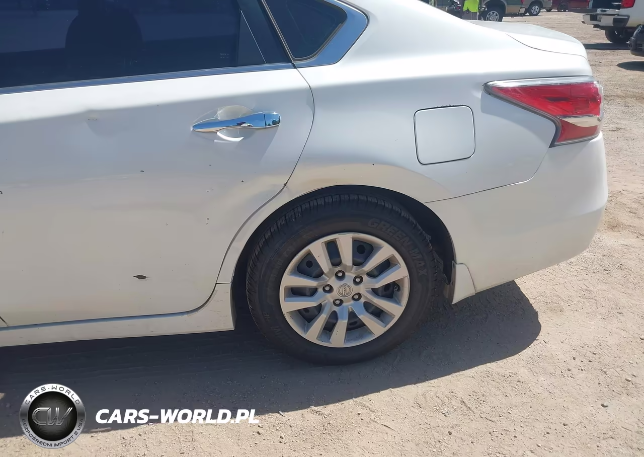 2015 Nissan Altima 2.5 S VIN:1N4AL3AP9FN329404 - 6