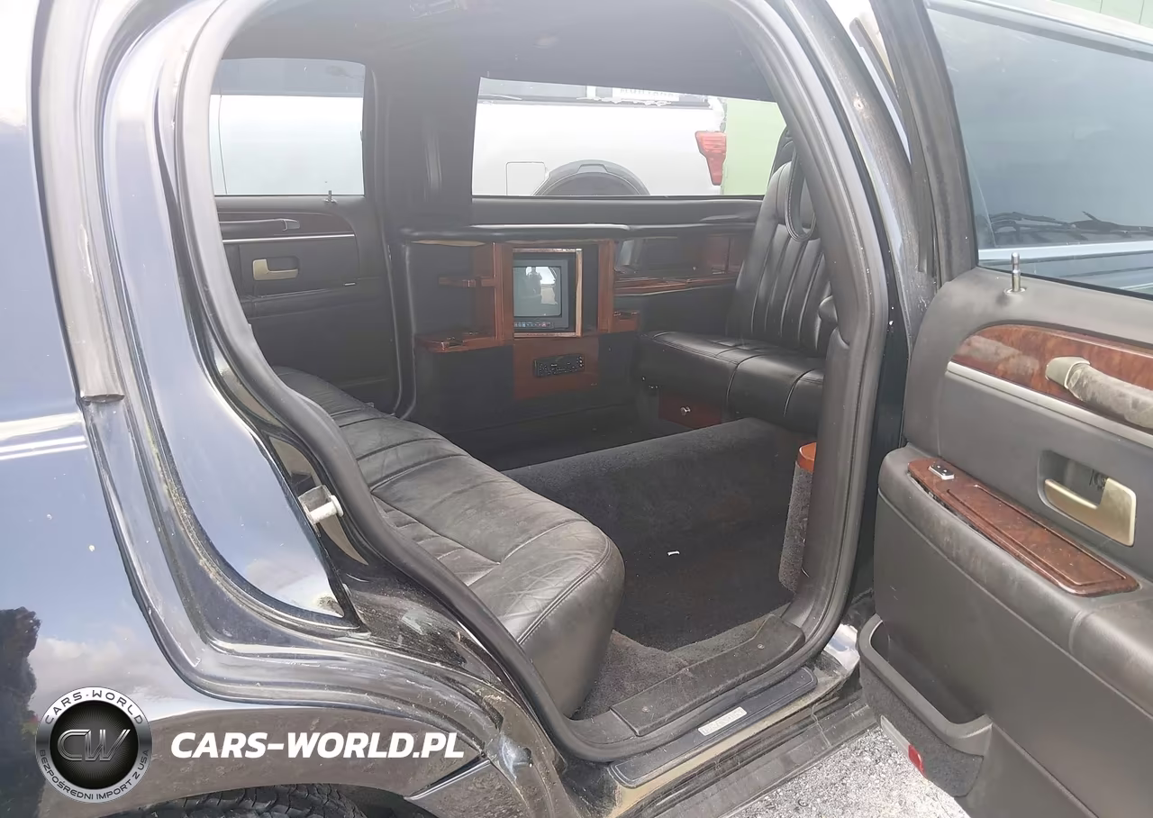 2006 Lincoln Town Car Executive VIN:1L1FM88W26Y634729 - 8