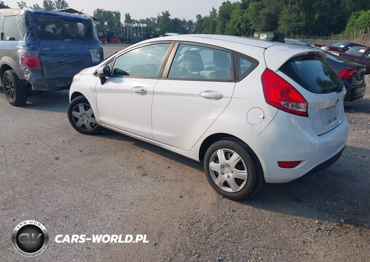 2013 Ford Fiesta S VIN:3FADP4TJ1DM215419 - 3