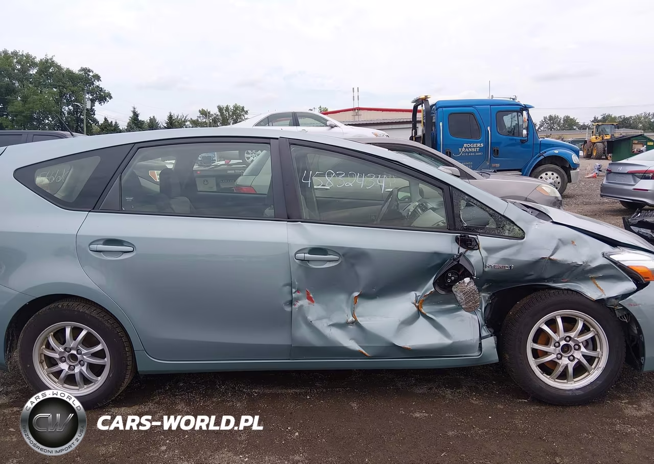 2017 Toyota Prius V Three VIN:JTDZN3EU2HJ066433 - 13