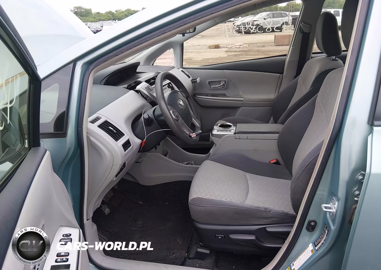 2017 Toyota Prius V Three VIN:JTDZN3EU2HJ066433 - 5