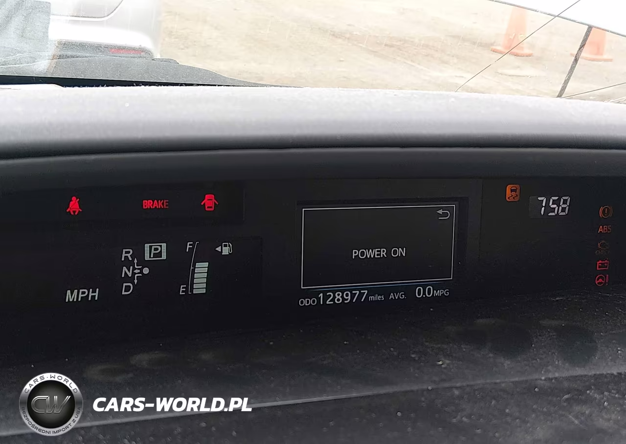 2017 Toyota Prius V Three VIN:JTDZN3EU2HJ066433 - 7