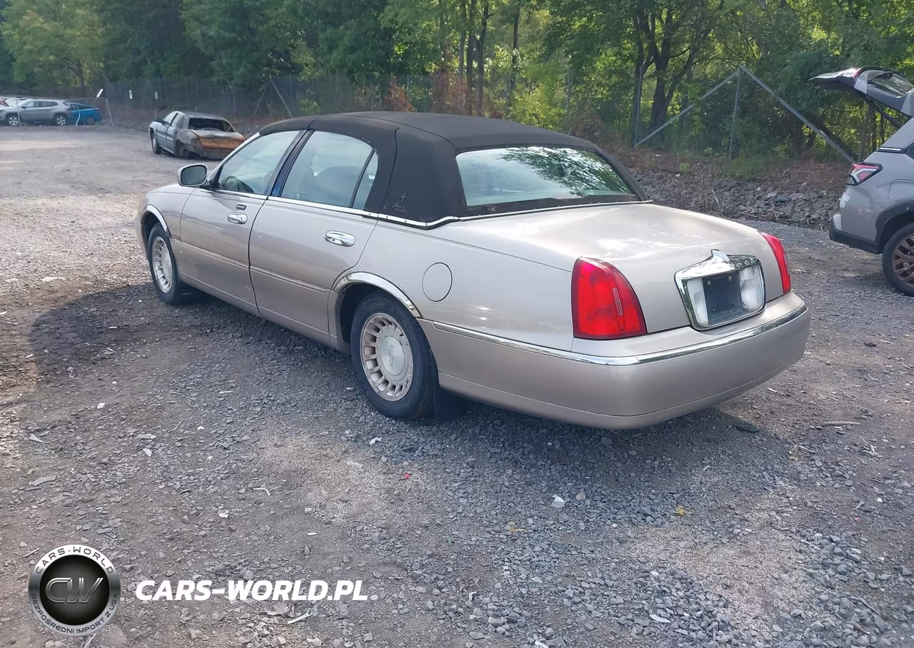 2002 Lincoln Town Car Executive VIN:1LNHM81WX2Y614546 - 3