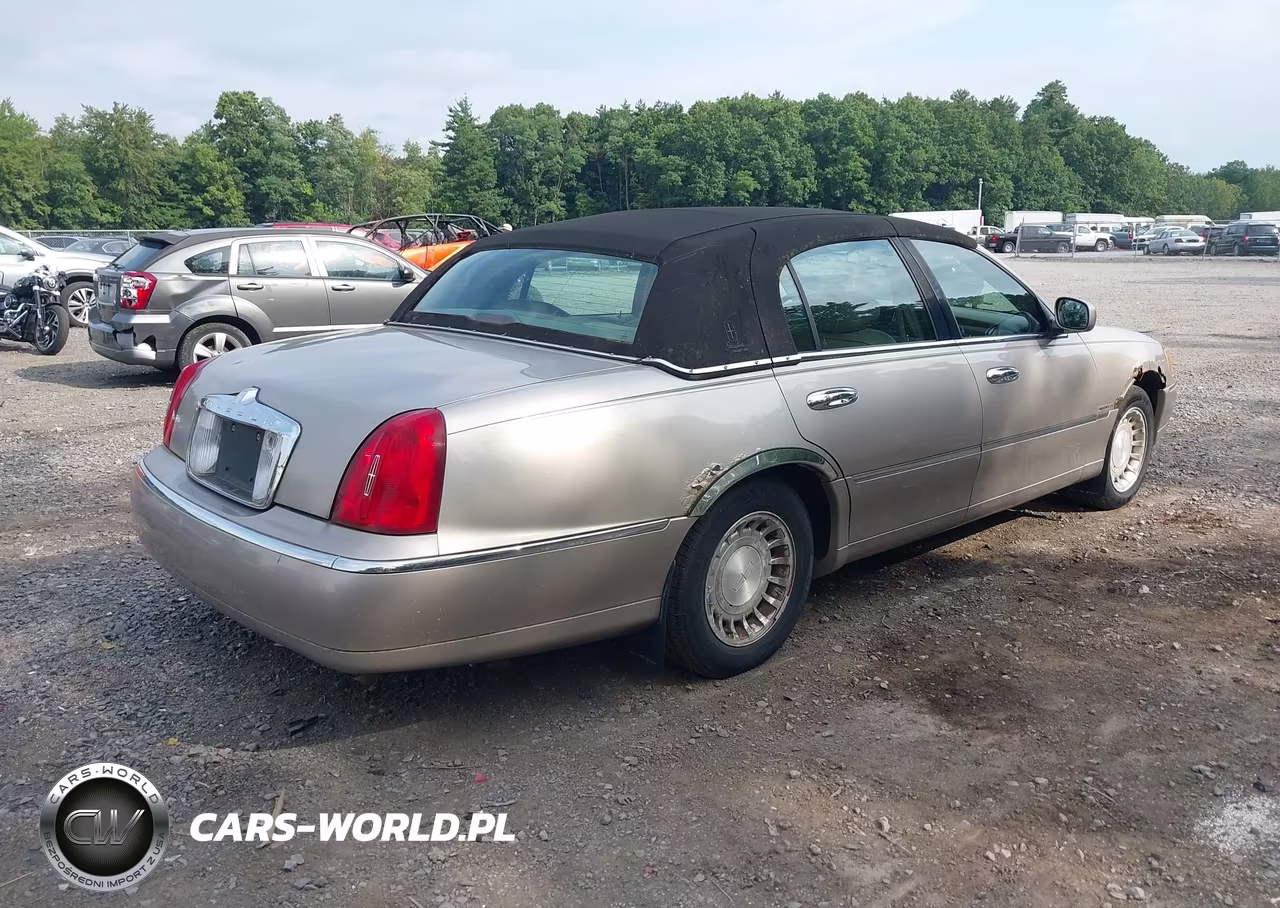 2002 Lincoln Town Car Executive VIN:1LNHM81WX2Y614546 - 4