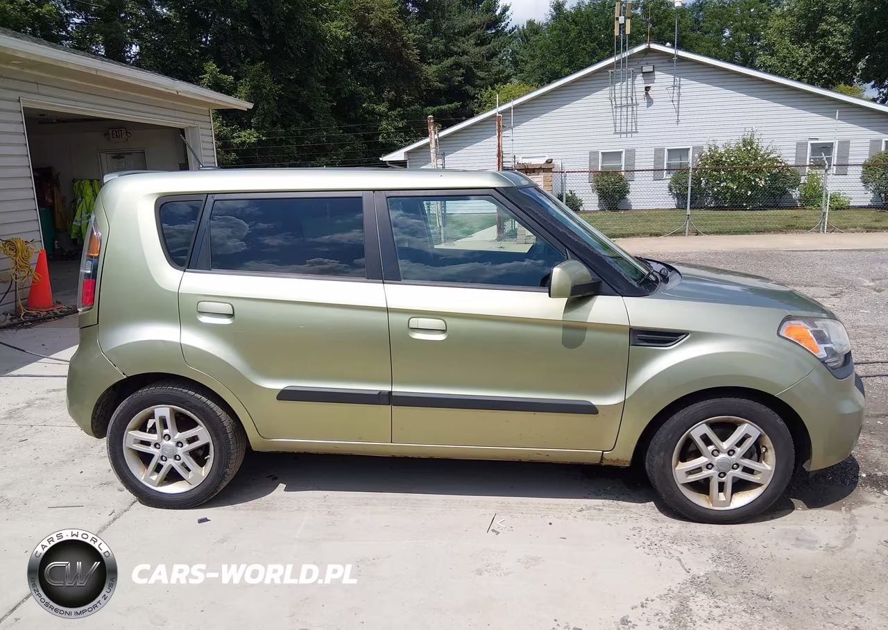 2010 Kia Soul + VIN:KNDJT2A22A7104635 - 13