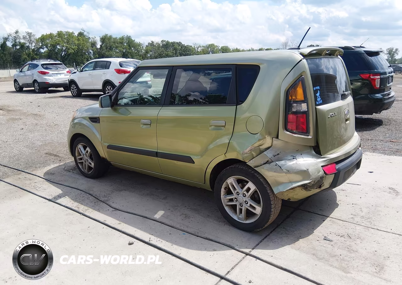 2010 Kia Soul + VIN:KNDJT2A22A7104635 - 3