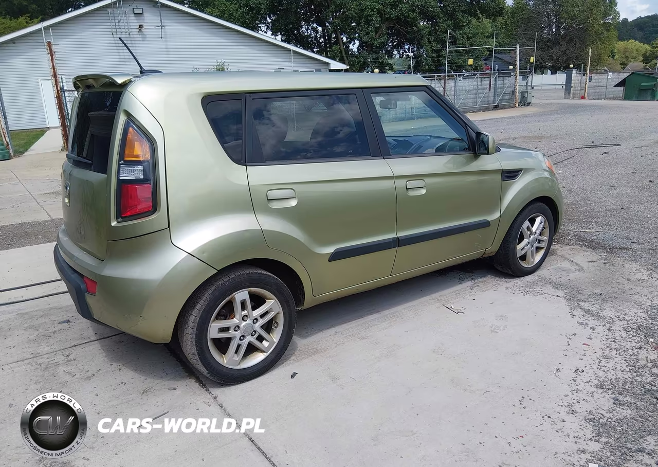 2010 Kia Soul + VIN:KNDJT2A22A7104635 - 4