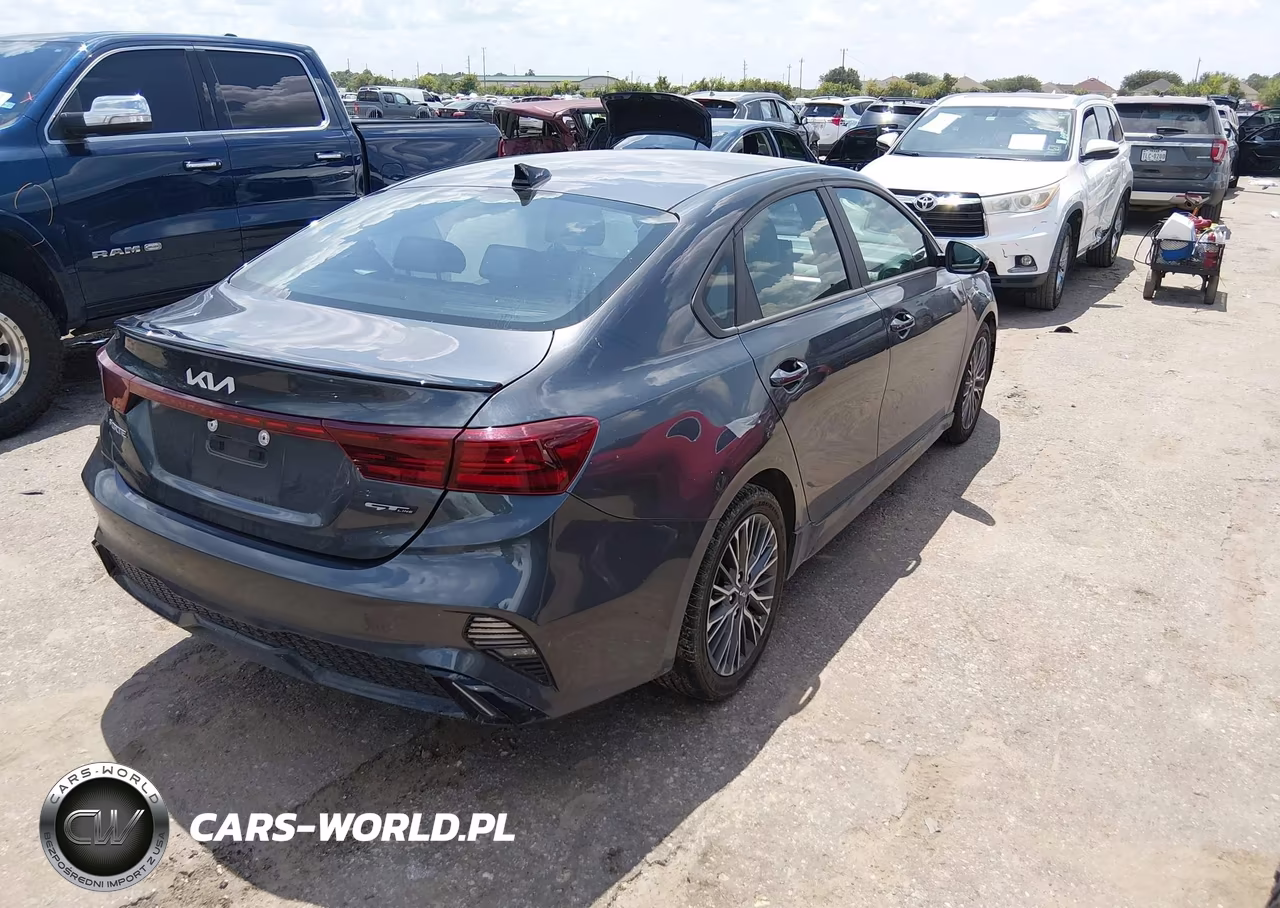 2022 Kia Forte Gt-Line VIN:3KPF54AD2NE495983 - 4